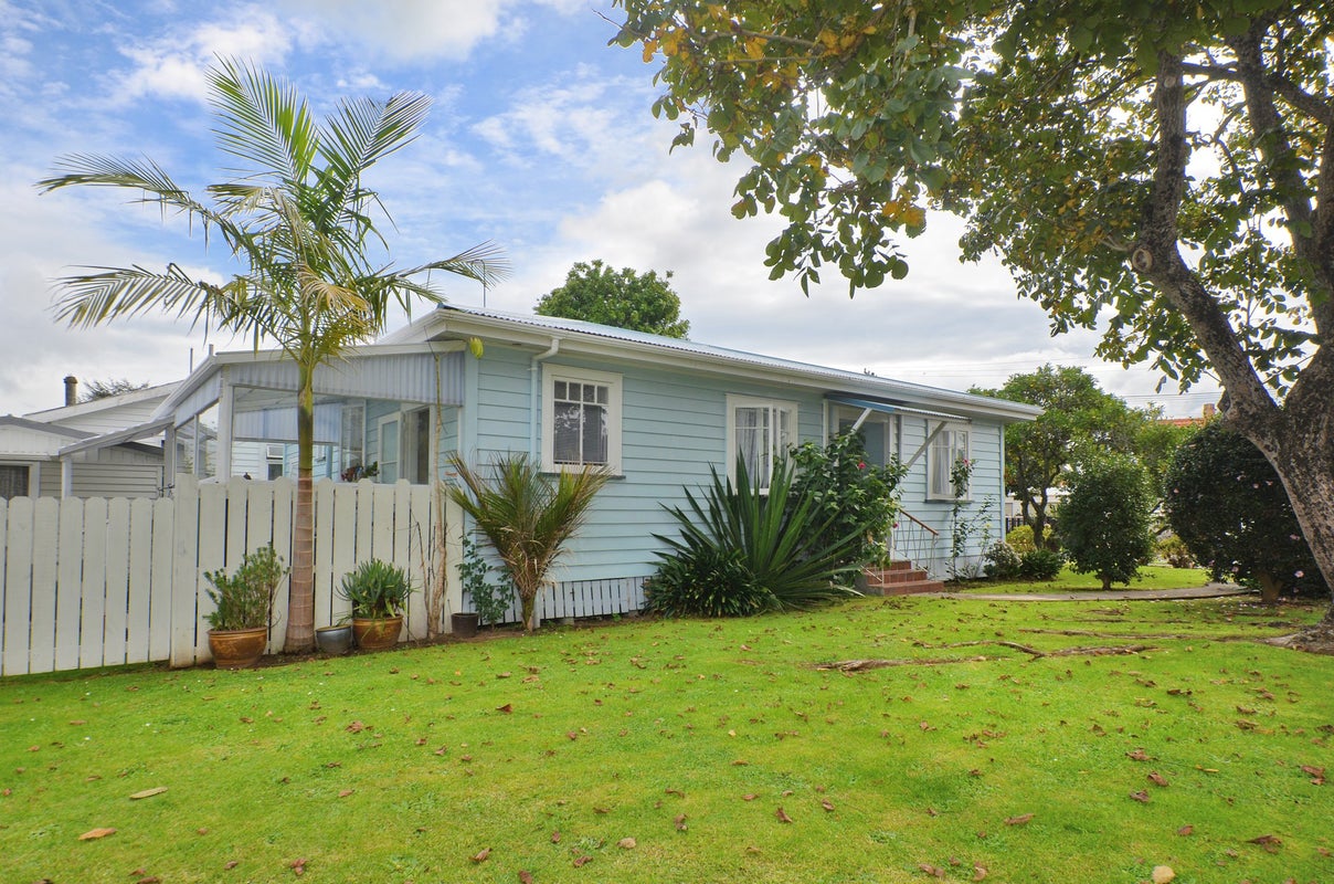 6 Lovatt Crescent, Kensington, Whangarei - Carousel 1