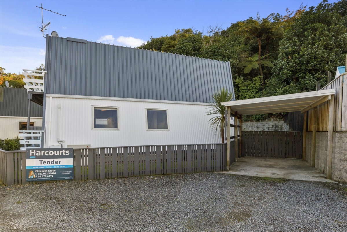 39A LONDON RD, KOROKORO, LOWER HUTT - Carousel 17