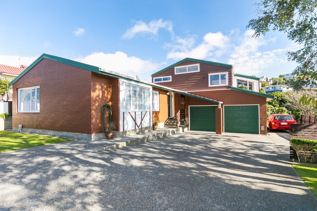 3 Ballina Drive, Churton Park, Wellington - Carousel 1