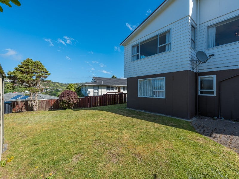 4 Epping Grove, Karori, Wellington - Carousel 2