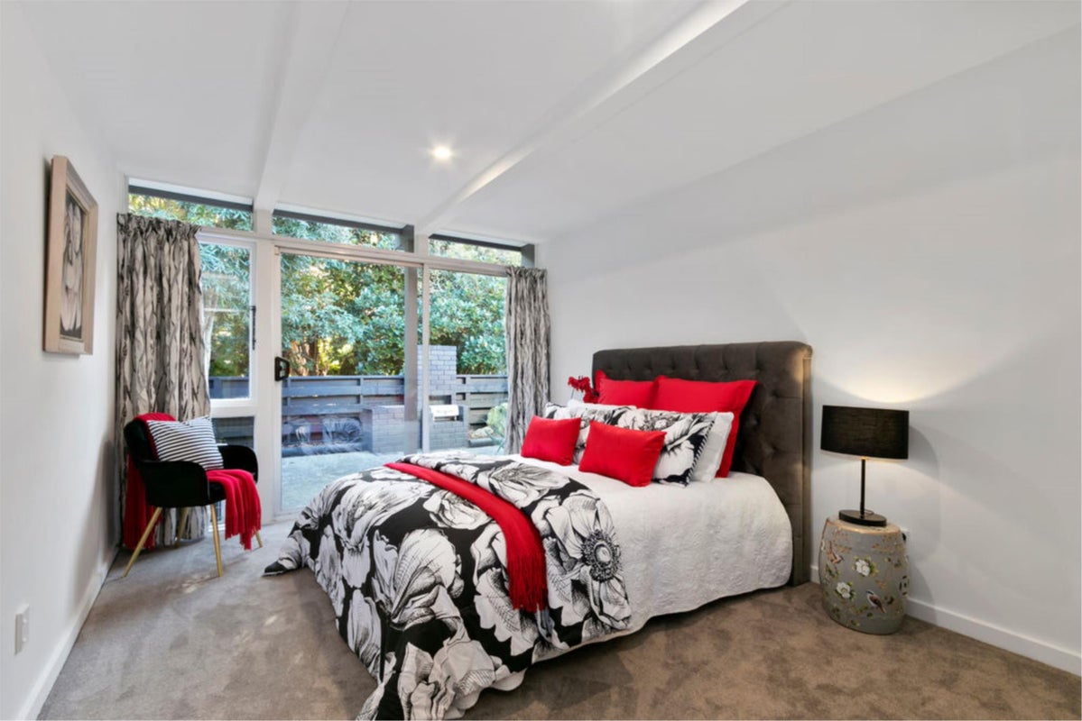 2/63 Cheviot RD, Lowry Bay, Lower Hutt - Carousel 2