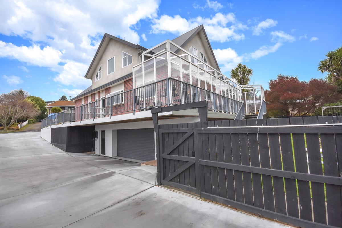 81 Kinmont Crescent, Kinmont Park, Mosgiel - Carousel 2
