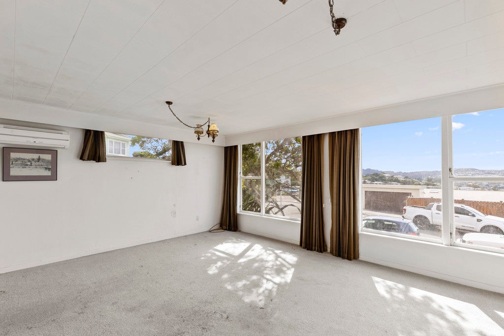 21 Fairburn Grove, Johnsonville, Wellington - Carousel 2