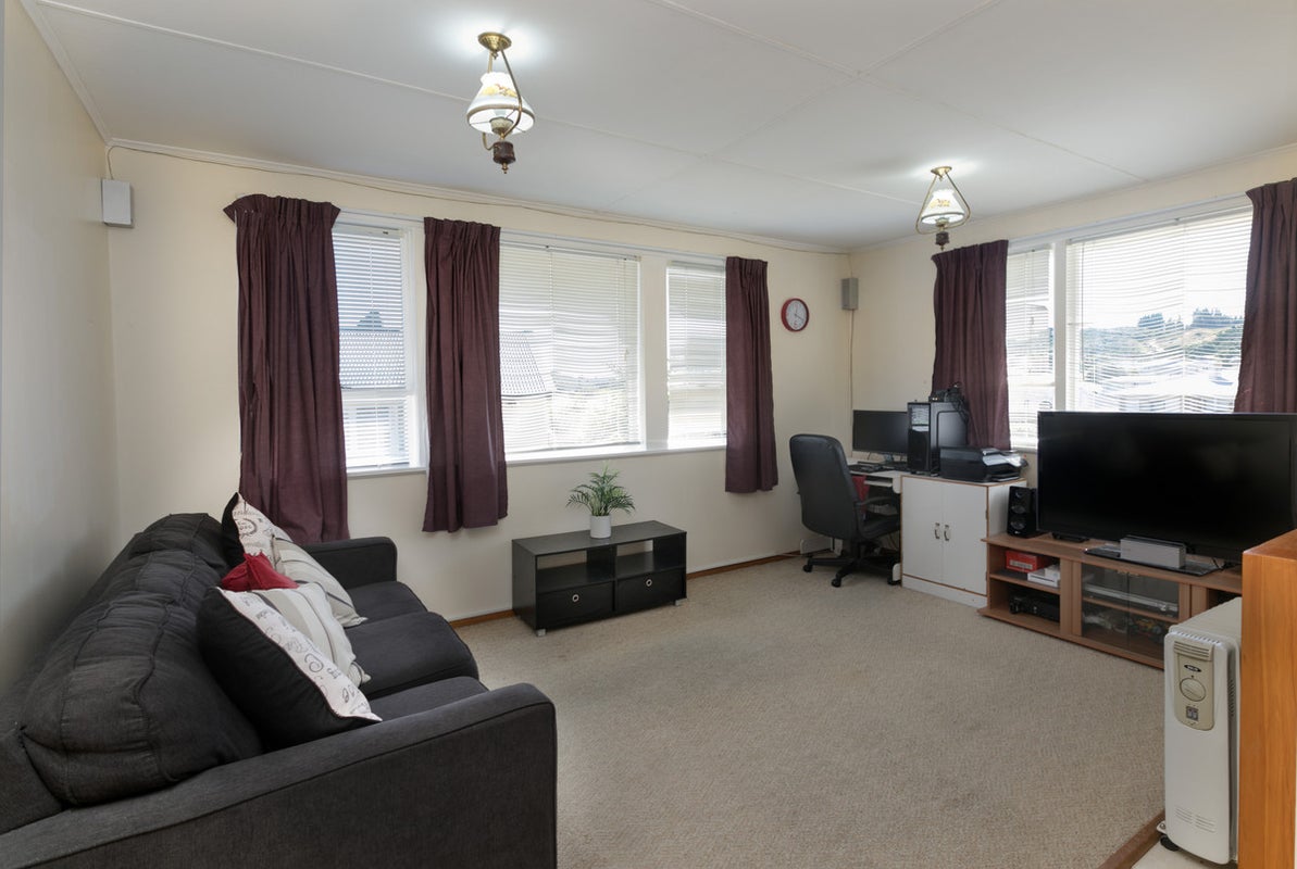 11 Natone Street, Waitangirua, Porirua - Carousel 2