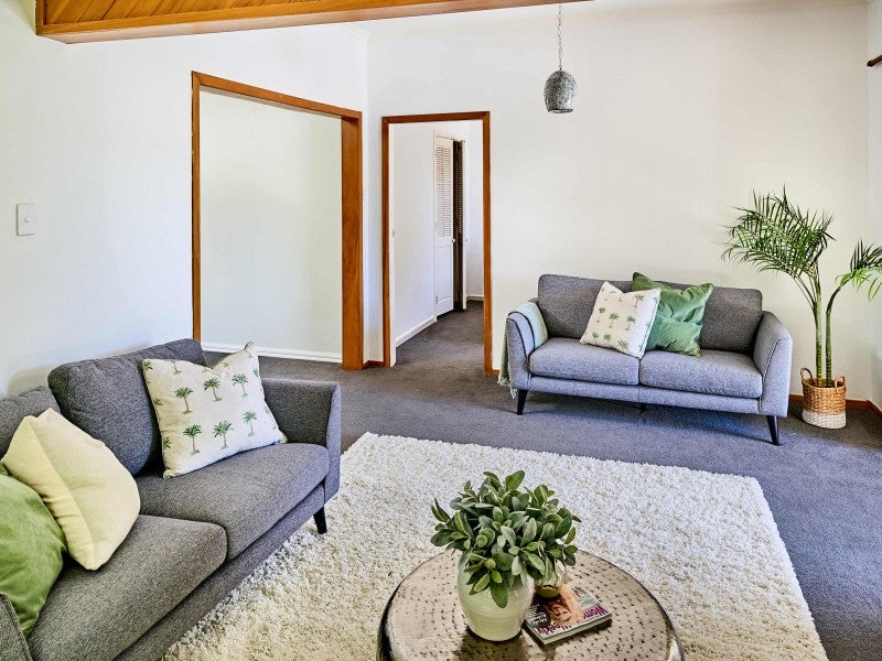 12 Grays Road, Plimmerton, Porirua - Carousel 2