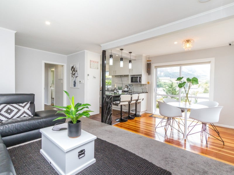 71 Bell Street, Tawa, Wellington - Carousel 1