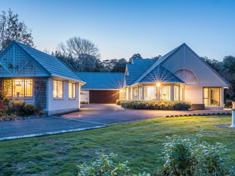 39 Manu Grove, Waikanae - Carousel 1
