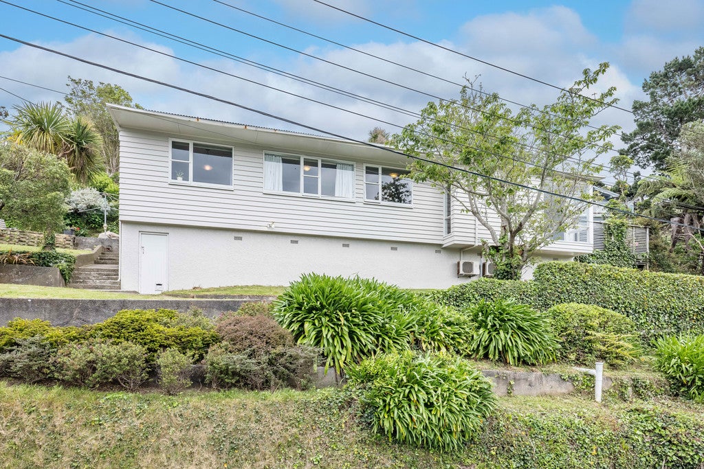 8 Terawhiti Terrace, Karori, Wellington - Carousel 1