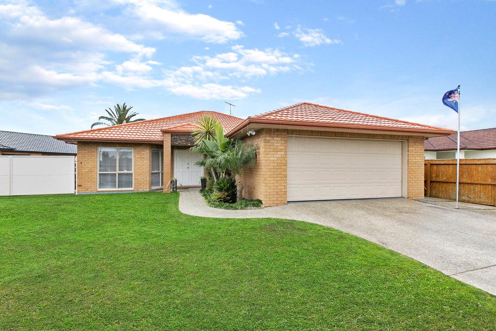4 Glencalder Place, Wattle Downs, Auckland - Carousel 1