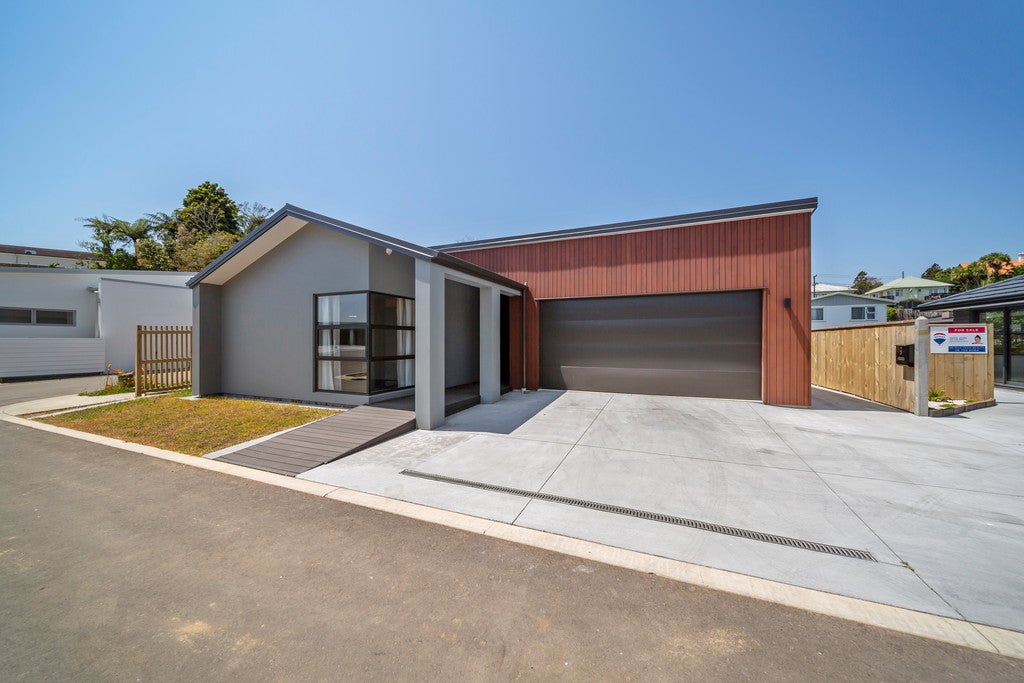 3 Mackillop Way, Brooklands, New Plymouth - Carousel 1