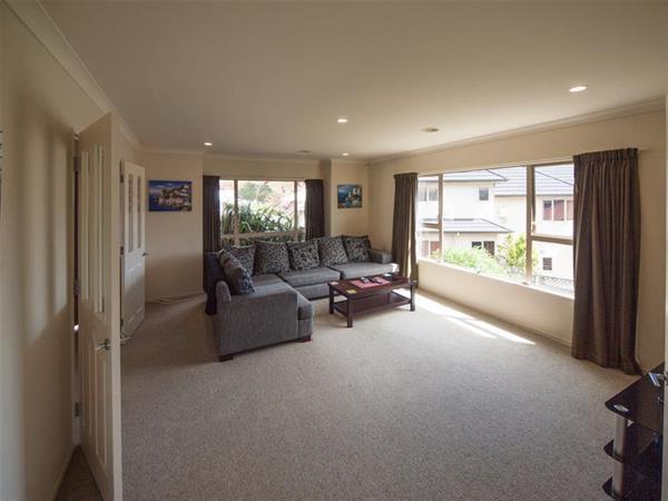 6 Hetsby Place, Churton Park, Wellington - Carousel 2