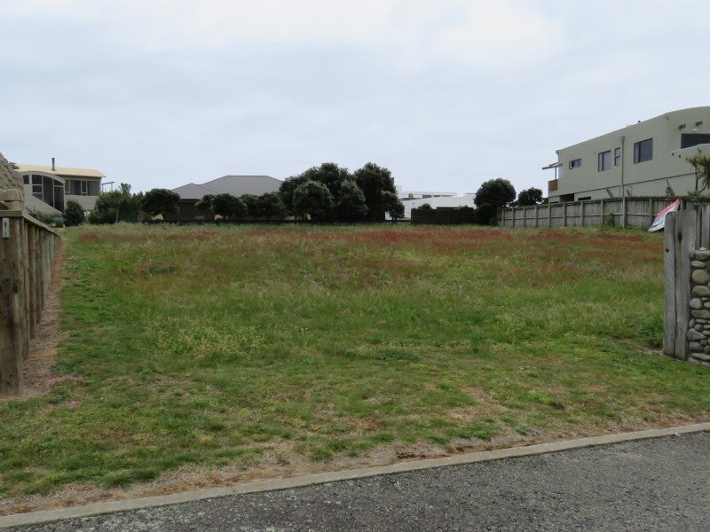 6 Ngati Huia Place, Waitarere Beach, Levin - Carousel 2