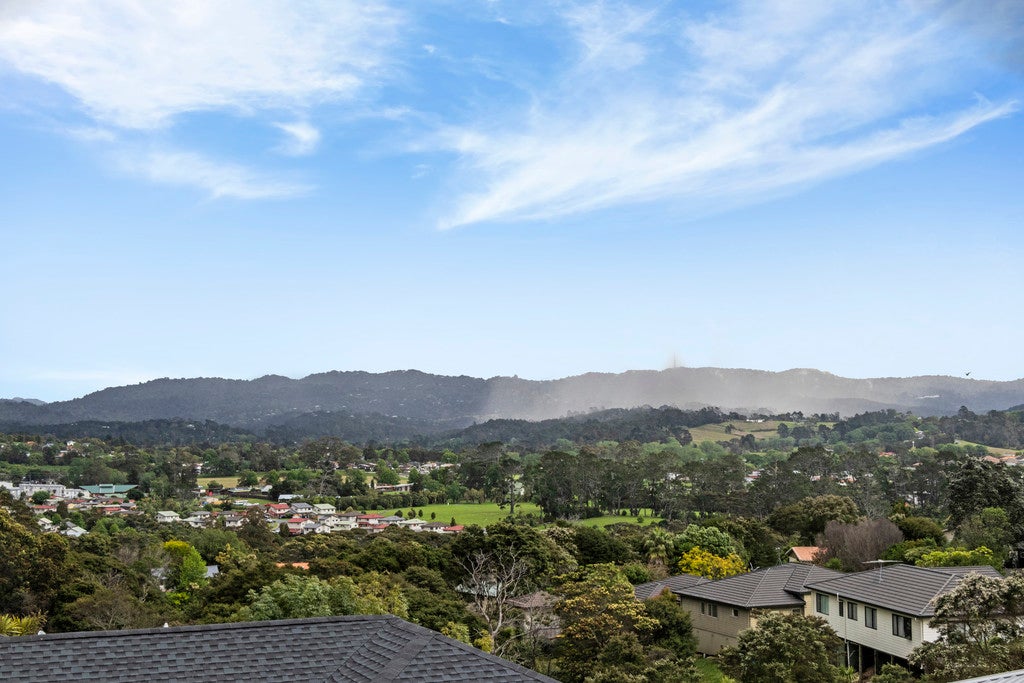 1 Western View Court, Sunnyvale, Auckland - Carousel 1
