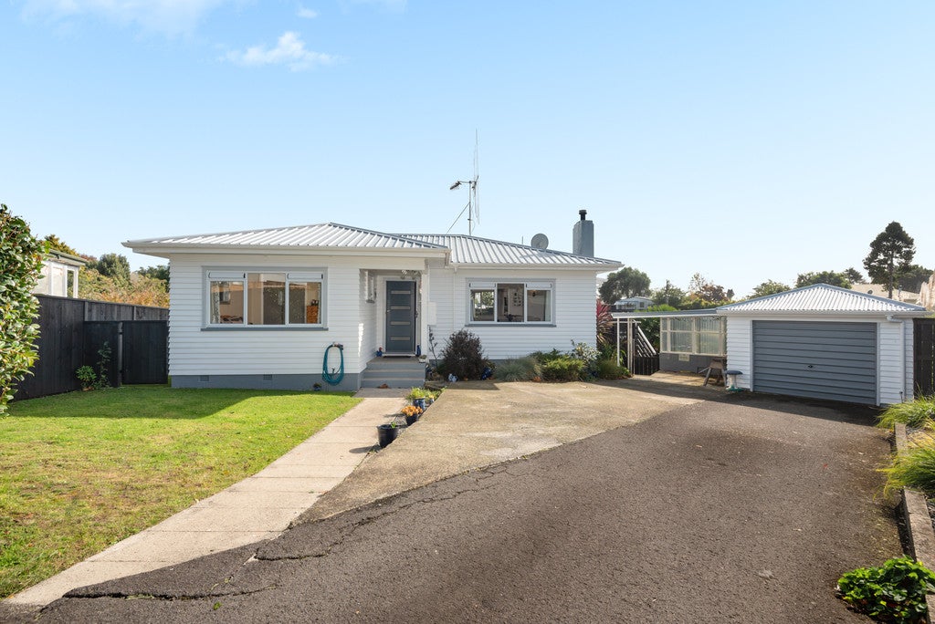16 Brown Terrace, Foxton Beach, Foxton - Carousel 1