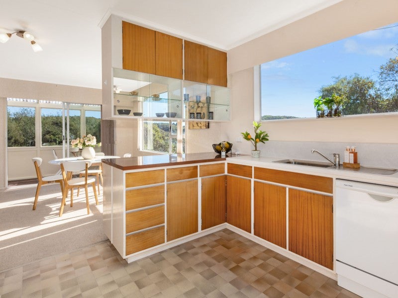 8 Ayr Place, Papakowhai, Porirua - Carousel 2