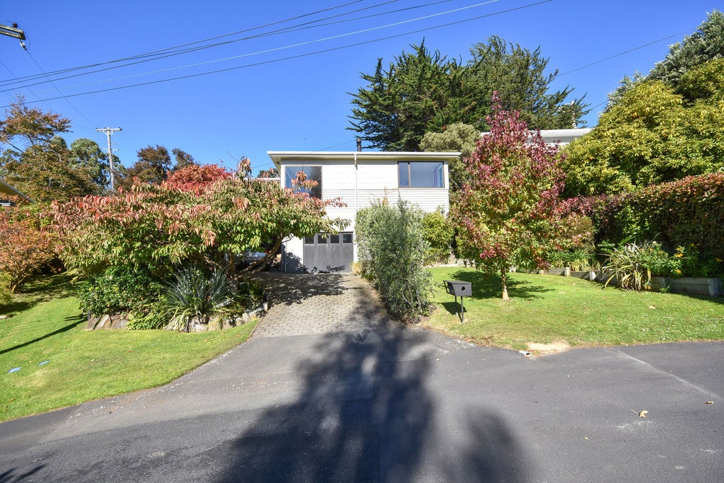13 Hellyer Street, Macandrew Bay, Dunedin - Carousel 1