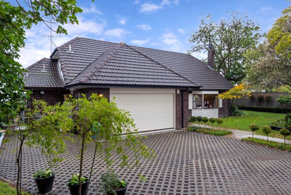 4 Cockle Bay Road, Cockle Bay, Auckland - Carousel 24