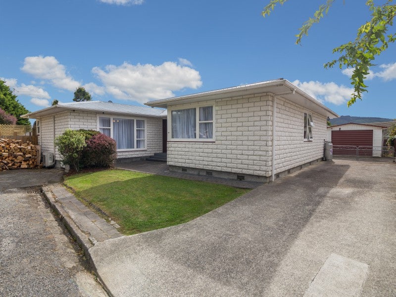 49 Hillside Drive, Maoribank, Upper Hutt - Carousel 1