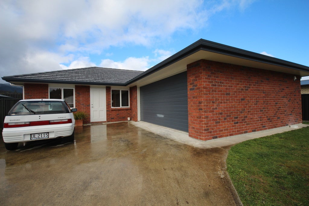 3 Sunstone Crescent, Brown Owl, Upper Hutt - Carousel 1