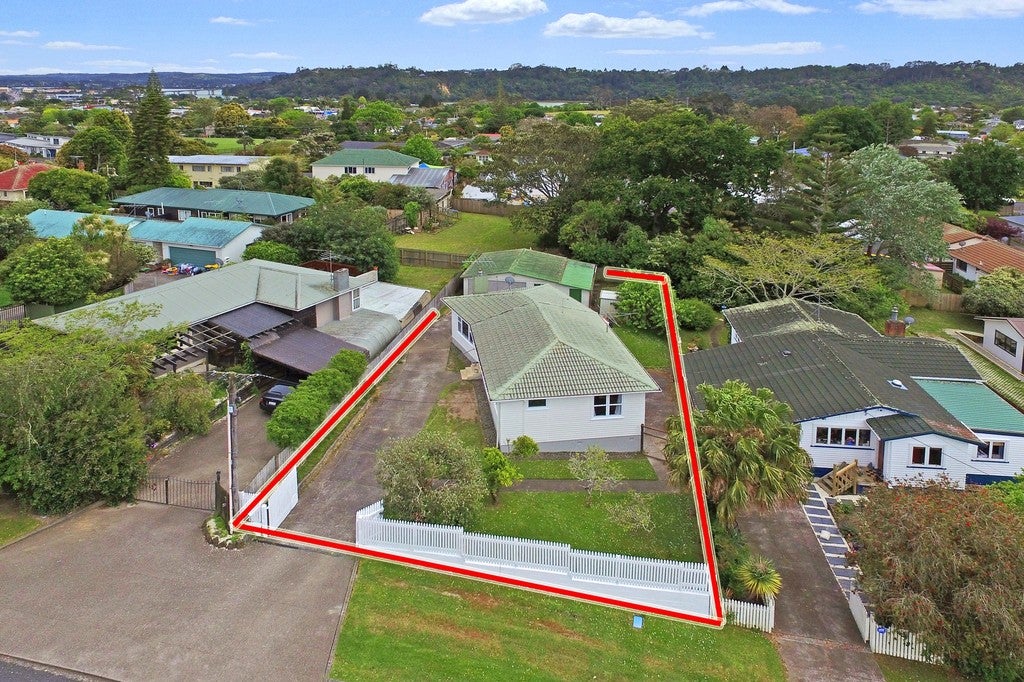 6 Fairclough Road, Beach Haven, Auckland - Carousel 2