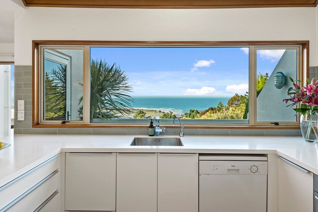 4 Horizon Heights, Redcliffs, Christchurch - Carousel 1