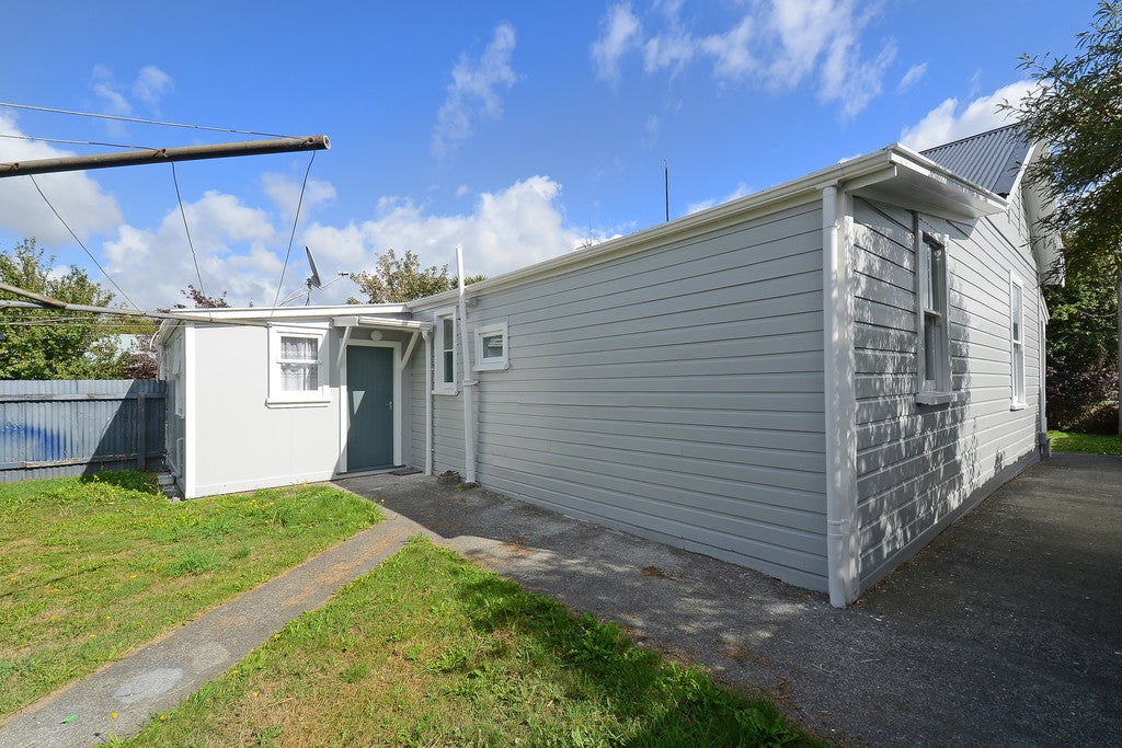 8 Granville Street, Silverstream, Upper Hutt - Carousel 24