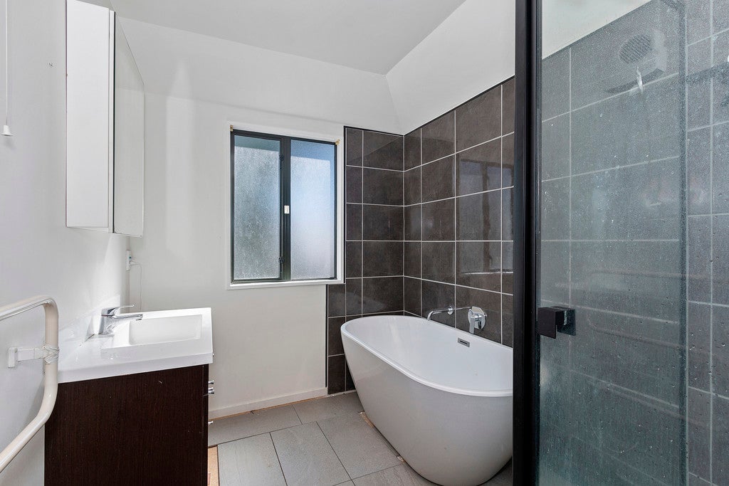 64A Champion Street, Edgeware, Christchurch - Carousel 12