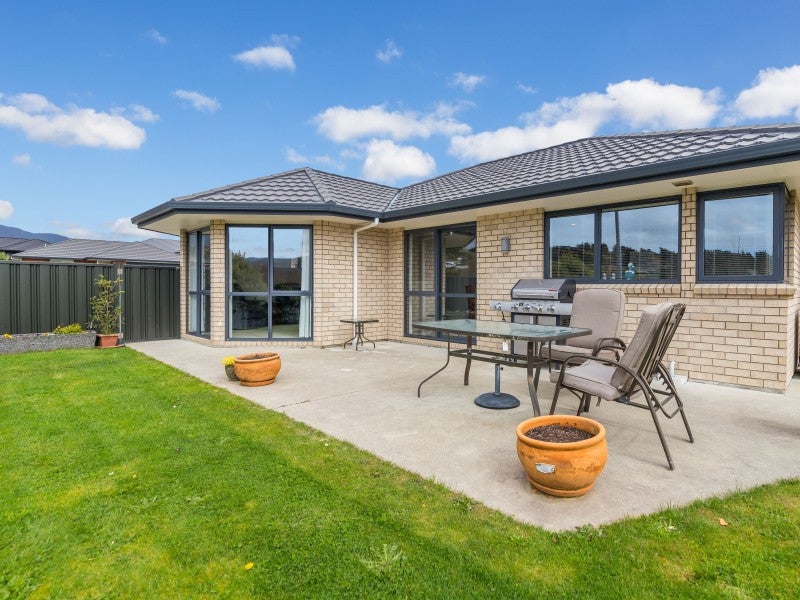 19 Diamond Grove, Brown Owl, Upper Hutt - Carousel 2