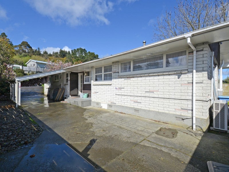 1 Hillside Drive, Maoribank, Upper Hutt - Carousel 1