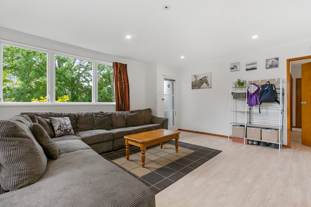 25 Arlette Place, Massey, Auckland - Carousel 1