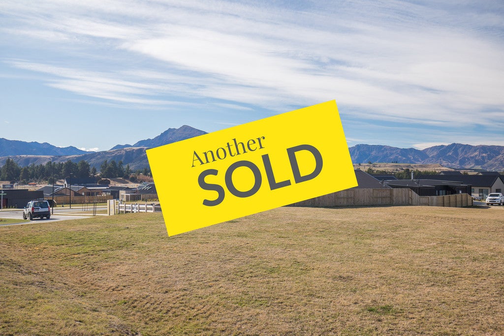 7 Bargour Street, Wanaka - Carousel 1
