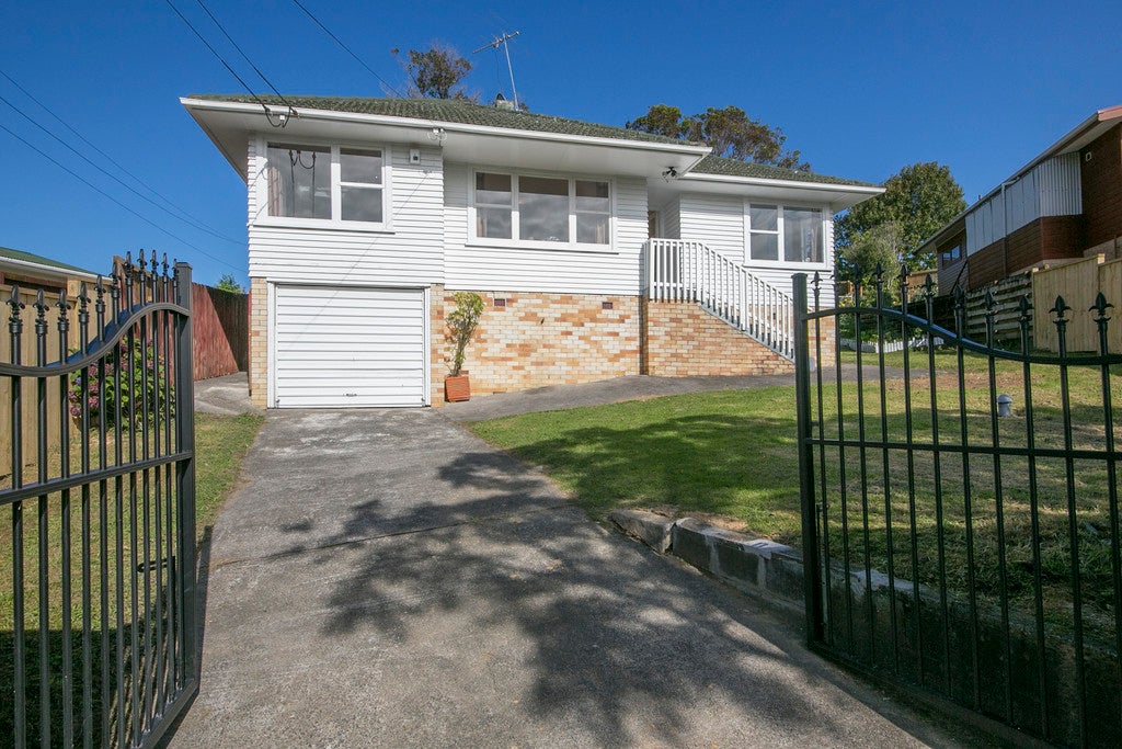 12 Peter Mulgrew Street, New Windsor, Auckland - Carousel 1