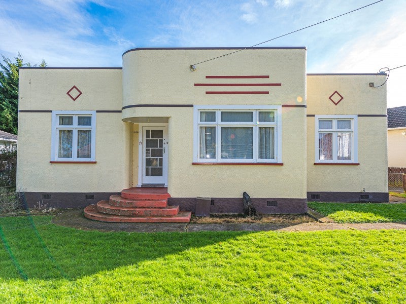 19 Hutchison Crescent, Durie Hill, Whanganui - Carousel 1