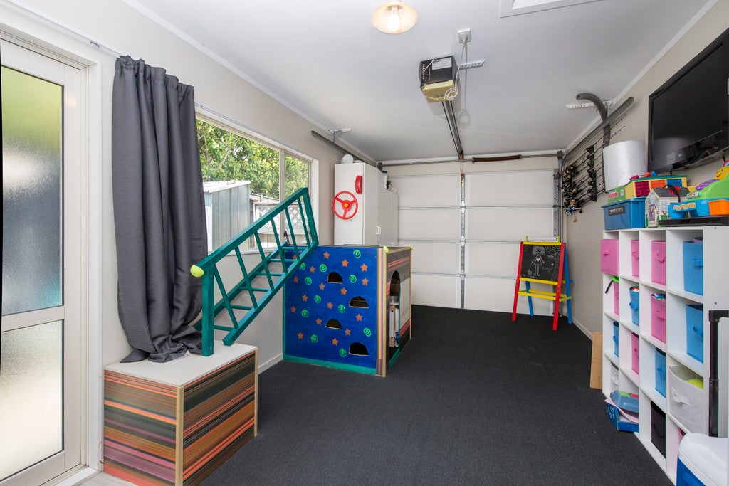 3/108 Bob Charles Drive, Golflands, Auckland - Carousel 21