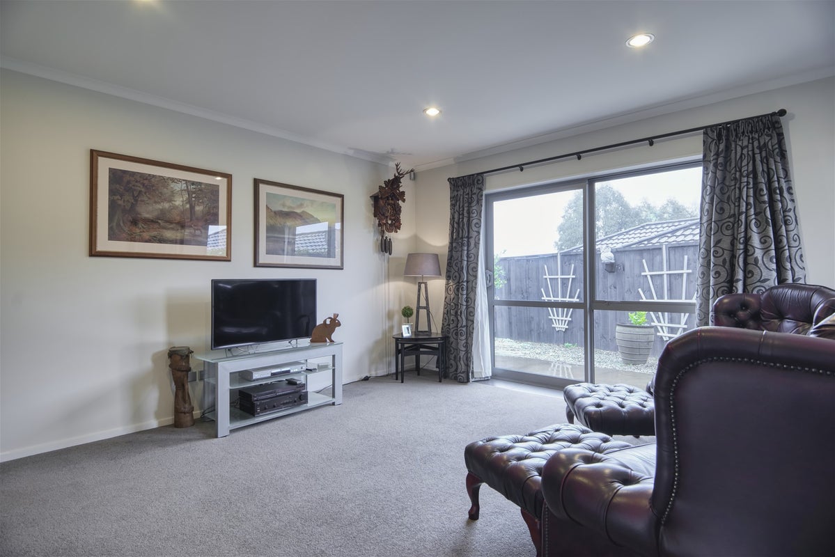 27 Alpers Ridge, Leamington, Cambridge - Carousel 2