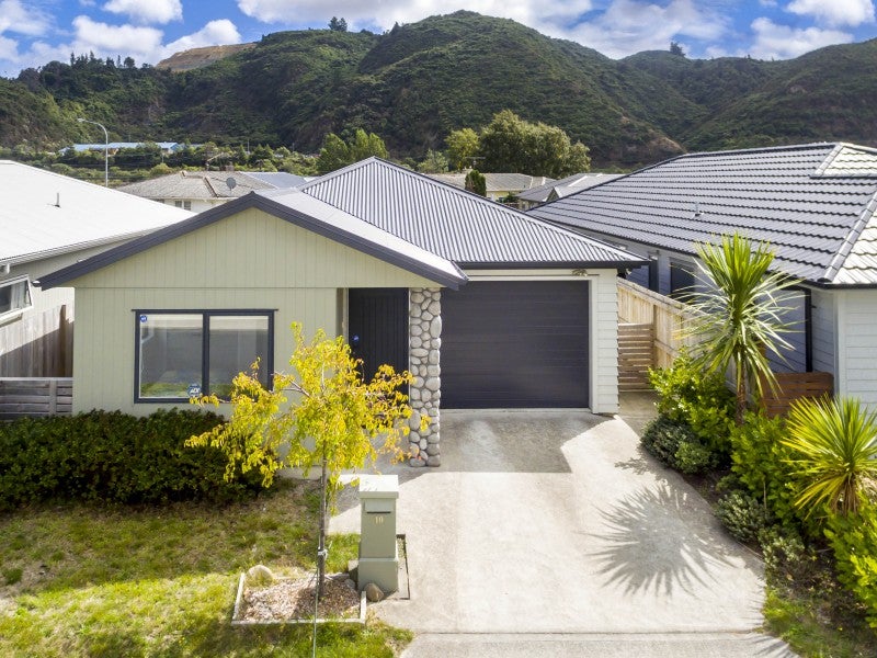 10 Reubens Farm Lane, Taita, Lower Hutt - Carousel 1