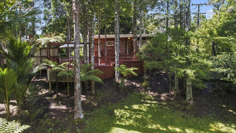 15 Tainui Road, Titirangi, Auckland - Carousel 15