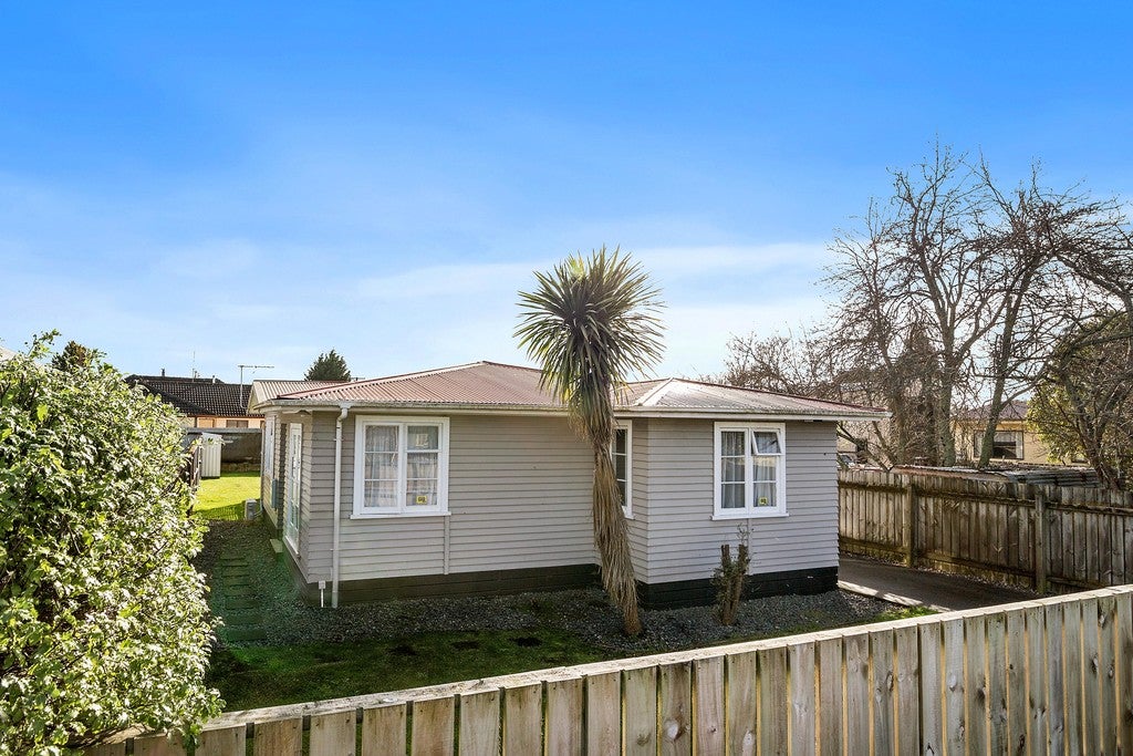 12A Isobel Street, Fairy Springs, Rotorua - Carousel 1