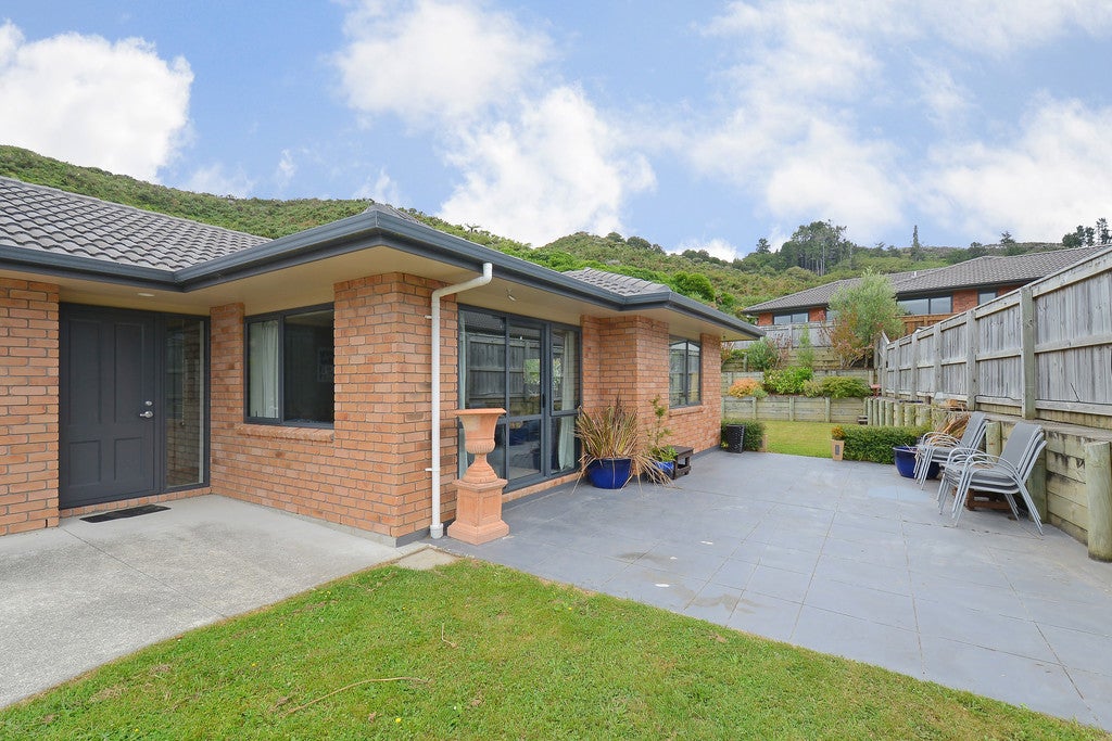 56 King Charles Drive, Kingsley Heights, Upper Hutt - Carousel 2