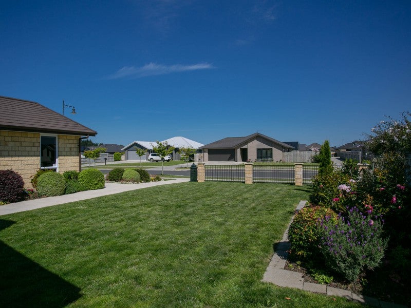 10 Plescher Crescent, Leamington, Cambridge - Carousel 2