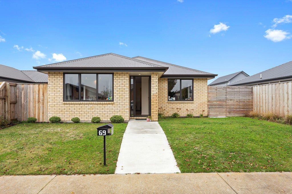 69 Mary Ellen Street, Pegasus, Pegasus - Carousel 1