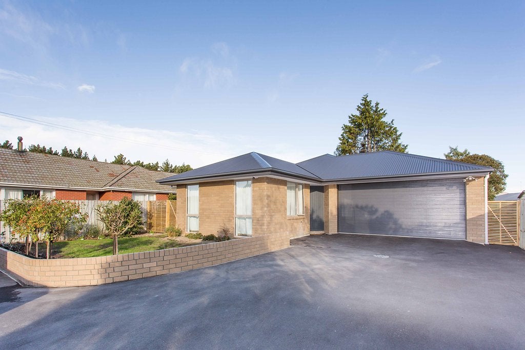 2/136 Pages Road, Wainoni, Christchurch - Carousel 1