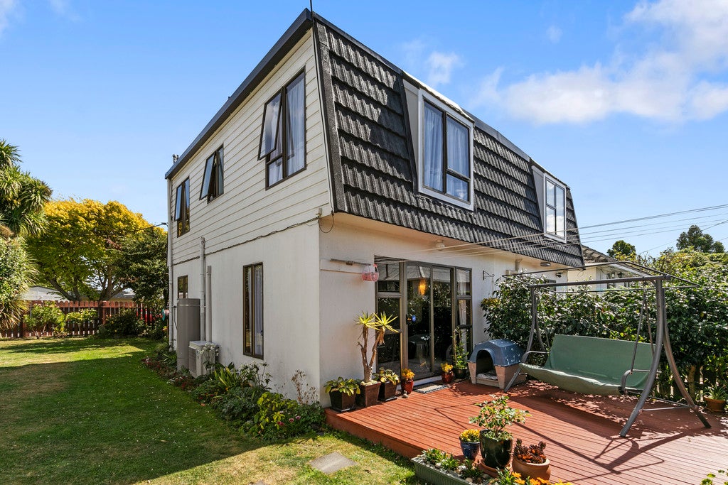 1B Hamua Grove, Waiwhetu, Lower Hutt - Carousel 1