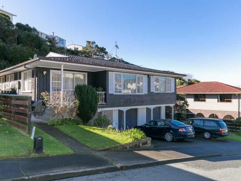 24 Paddington Grove, Karori, Wellington - Carousel 1