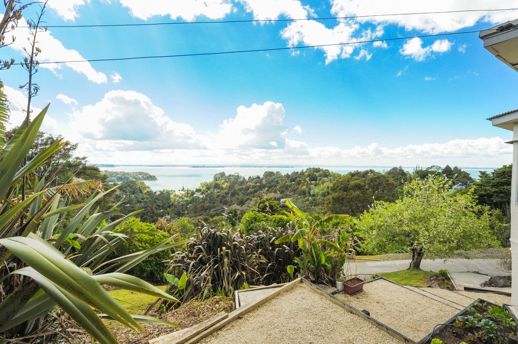 137 Victory Road, Laingholm, Auckland - Carousel 2
