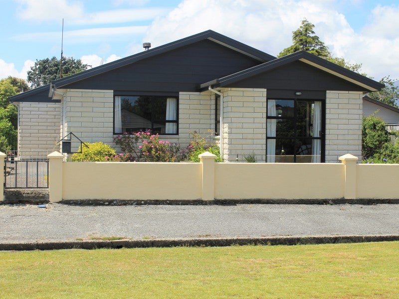 11 Queen Street, Westport, Westport - Carousel 1