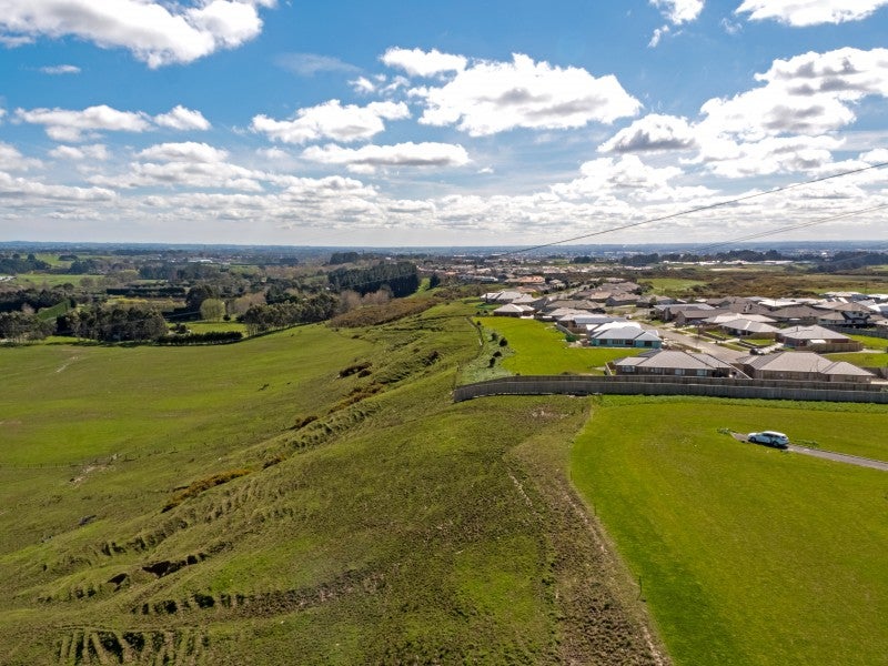 14 Cyprus Place, Fitzherbert, Palmerston North - Carousel 2