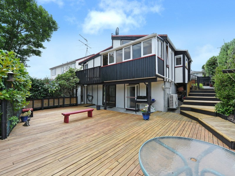 30 Sunbrae Drive, Silverstream, Upper Hutt - Carousel 1