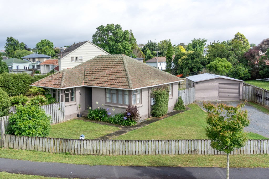 52 Rimu Street, Maeroa, Hamilton - Carousel 1