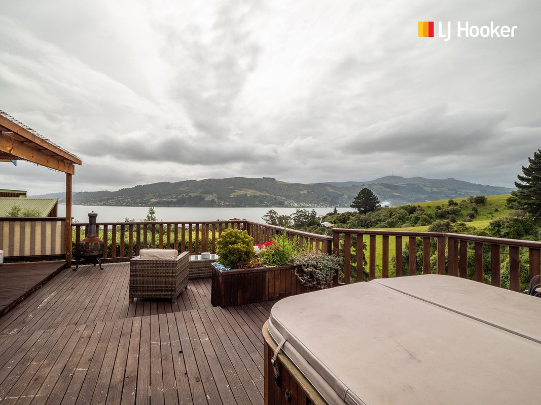 33 Gorman Street, Macandrew Bay, Dunedin - Carousel 1